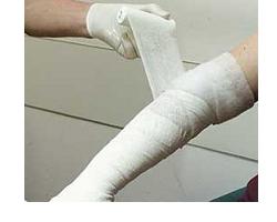 BENDA MEDICATA PRONTOZINK CUMAR IN GARZA IDROFILA CON OSSIDO DI ZINCO 10X500CM - Fontenova srl