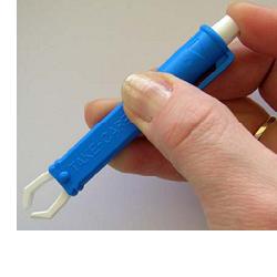 PINZETTA TOGLI ZECCHE IN PLASTICA BLISTER SINGOLO - Fontenova srl