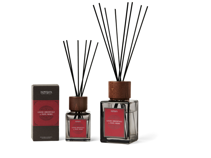 DIFFUSORE BASTONCINI 200 ML LEGNI ORIENTALI E PEPE NERO 200 ML - Fontenova srl
